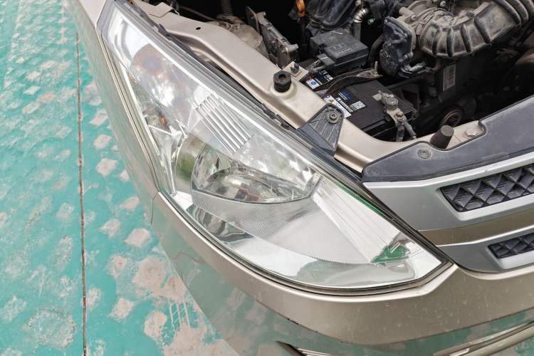 Used Wuling Rongguang V 2016 1.2L Practical Version Right Front Headlight