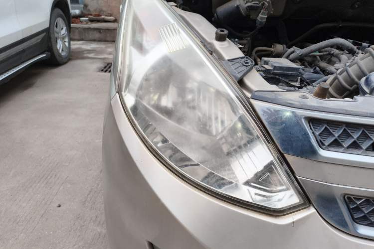 Used Wuling Rongguang V 2016 1.5L Standard Version Right Front Headlight