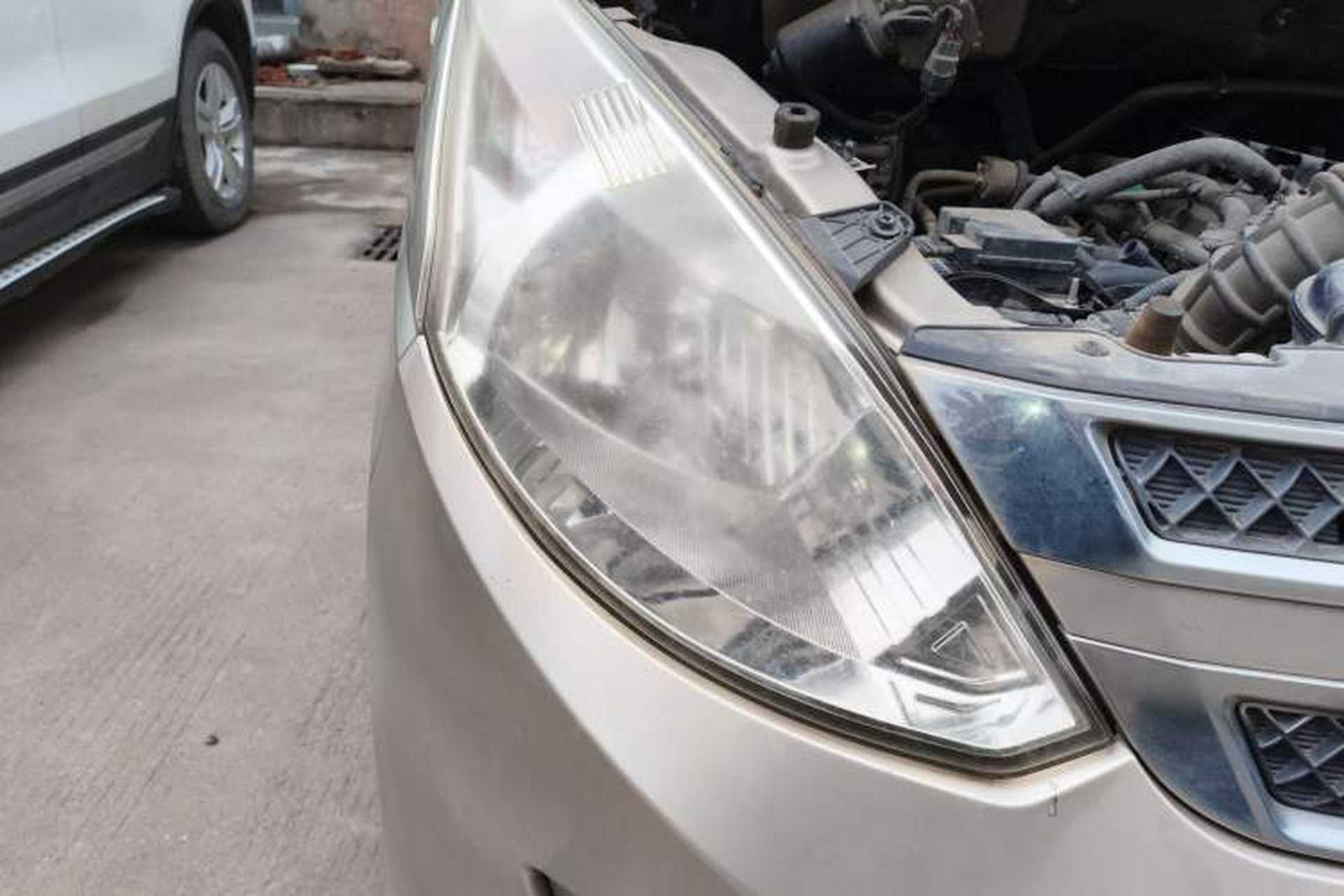 Used Wuling Rongguang V 2016 1.5L Standard Version Right Front Headlight