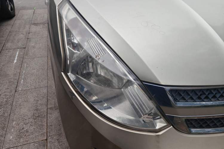 Used Wuling Rongguang V 2016 1.5L Standard Version Right Front Headlight