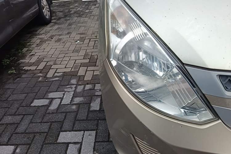 Used Wuling Rongguang V 2016 1.5L Practical Version Right Front Headlight