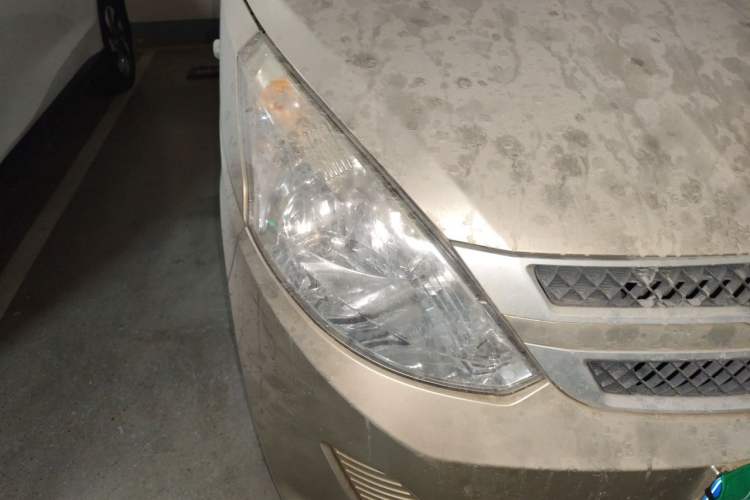 Used Wuling Rongguang V 2016 1.5L Practical Version Non-Power-Assisted Right Front Headlight