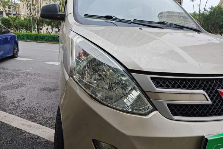 Used Wuling Rongguang V 2016 1.5L Practical Version Right Front Headlight