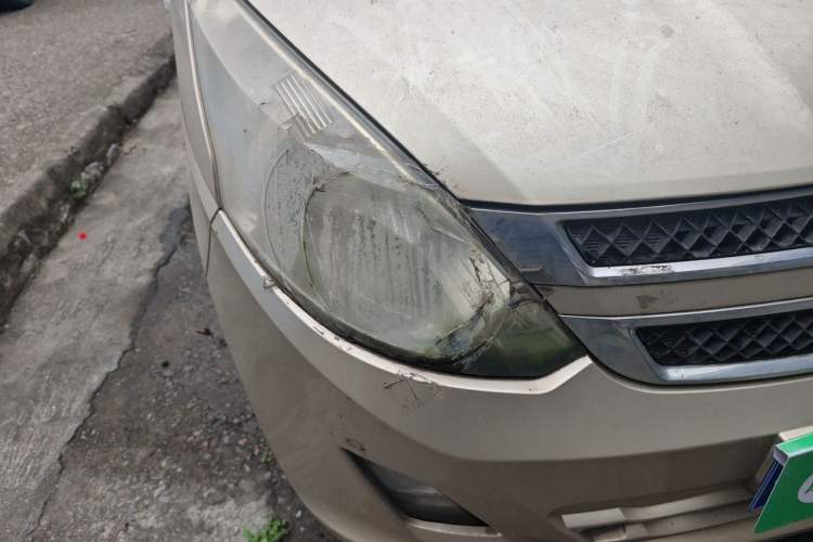 Used Wuling Rongguang V 2016 1.5L Standard Version Right Front Headlight