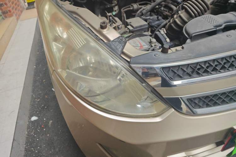 Used Wuling Rongguang V 2016 1.5L Standard Version Right Front Headlight