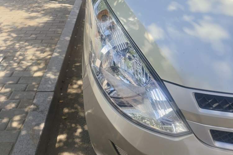 Used Wuling Rongguang V 2016 1.2L Practical Model Non-Power-Assisted Right Front Headlight
