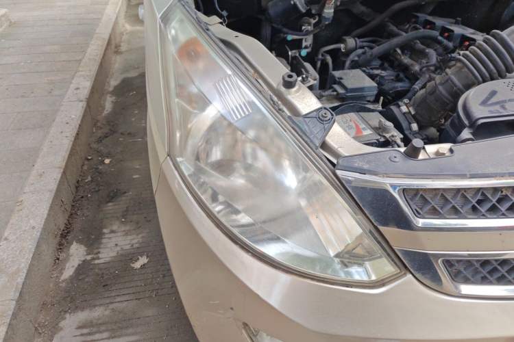 Used Wuling Rongguang V 2016 1.5L Standard Version Right Front Headlight