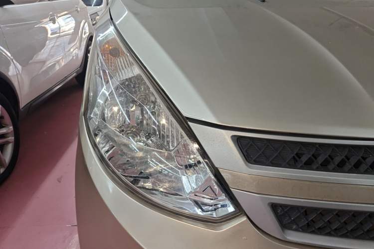 Used Wuling Rongguang V 2016 1.5L Practical Version Right Front Headlight