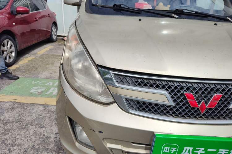Used Wuling Rongguang V 2016 1.2L Practical Version Right Front Headlight