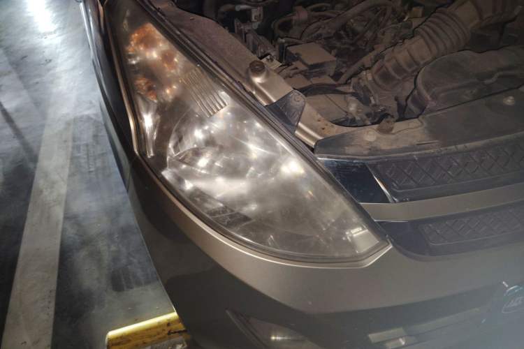 Used Wuling Rongguang V 2016 1.5L Standard Version Right Front Headlight