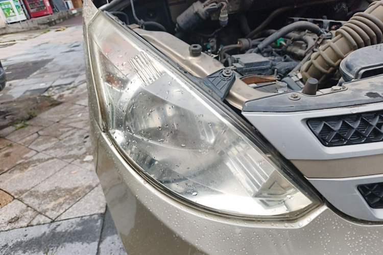 Used Wuling Rongguang V 2016 1.5L Practical Version Right Front Headlight