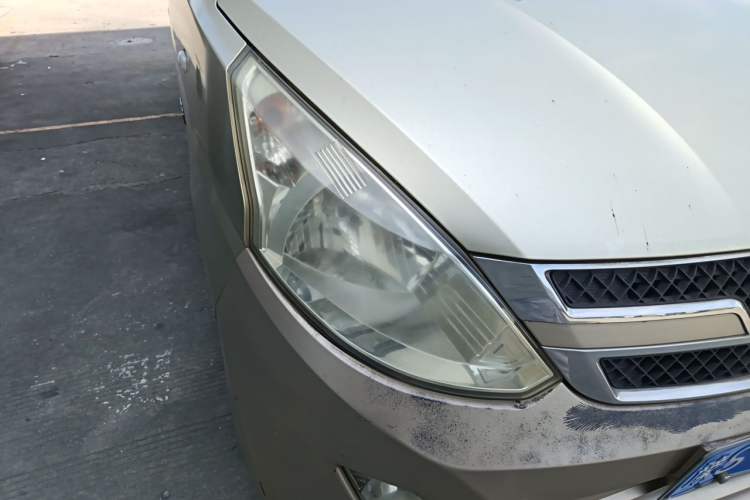 Used Wuling Rongguang V 2016 1.5L Practical Version Non-Power-Assisted Right Front Headlight