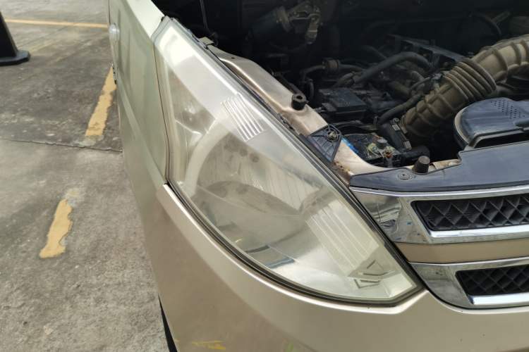 Used Wuling Rongguang V 2016 1.5L Standard Version Right Front Headlight