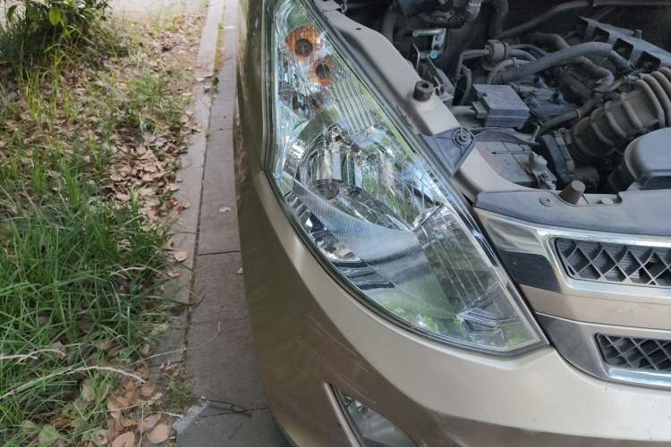 Used Wuling Rongguang V 2016 1.5L Standard Version Right Front Headlight