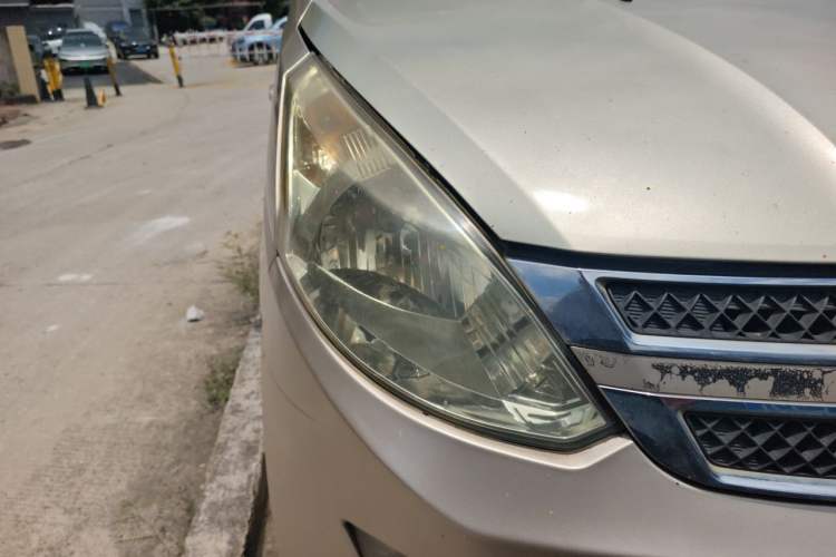 Used Wuling Rongguang V 2016 1.5L Standard Version Right Front Headlight