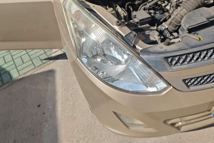 Used Wuling Rongguang V 2016 1.5L Standard Version Right Front Headlight