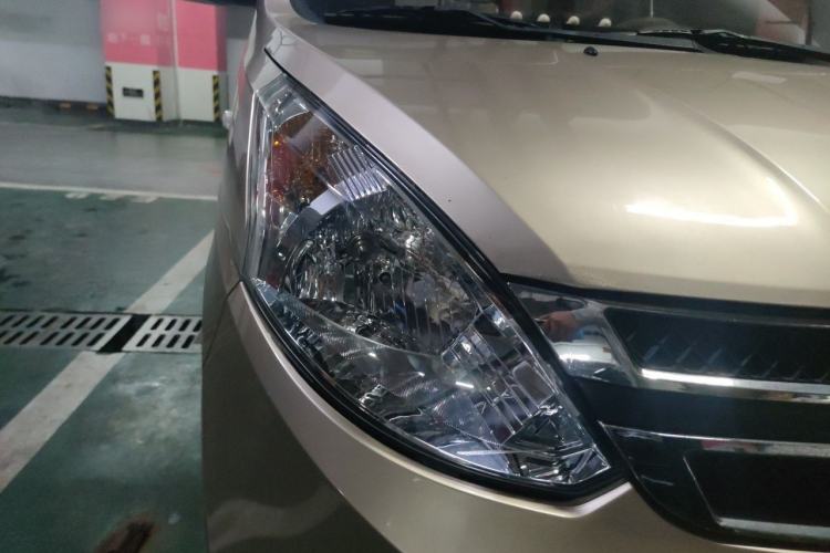 Used Wuling Rongguang V 2016 1.2L Practical Version Right Front Headlight