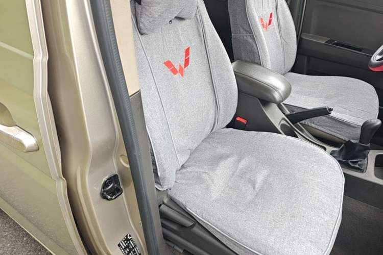 Used Wuling Rongguang V 2016 1.2L Standard Version Right Front Seat