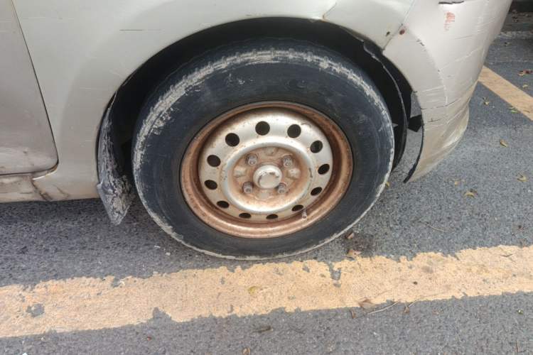 Used Wuling Rongguang V 2016 1.5L Practical Version Right Front Wheel Hub