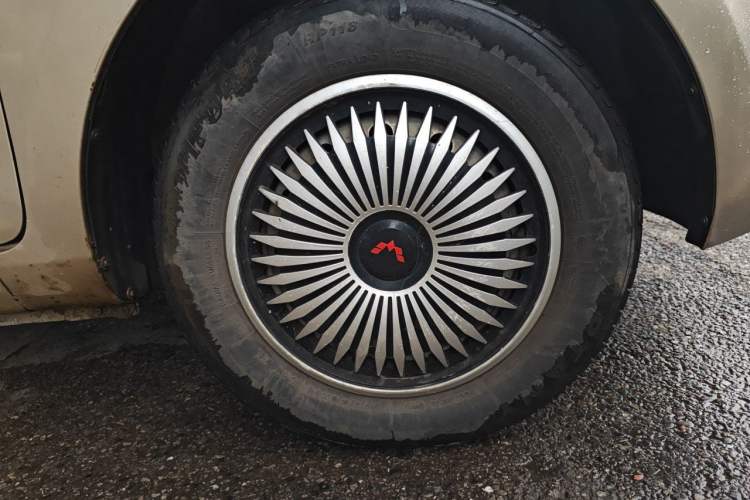 Used Wuling Rongguang V 2016 1.2L Practical Version Right Front Wheel Hub