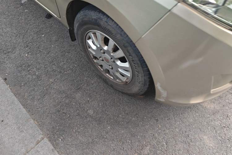 Used Wuling Rongguang V 2016 1.5L Standard Version Right Front Wheel Hub