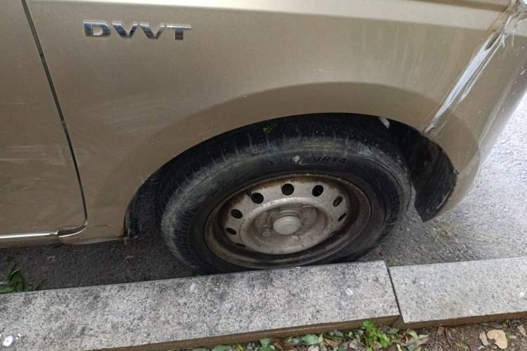 Used Wuling Rongguang V 2016 1.5L Practical Version Right Front Wheel Hub