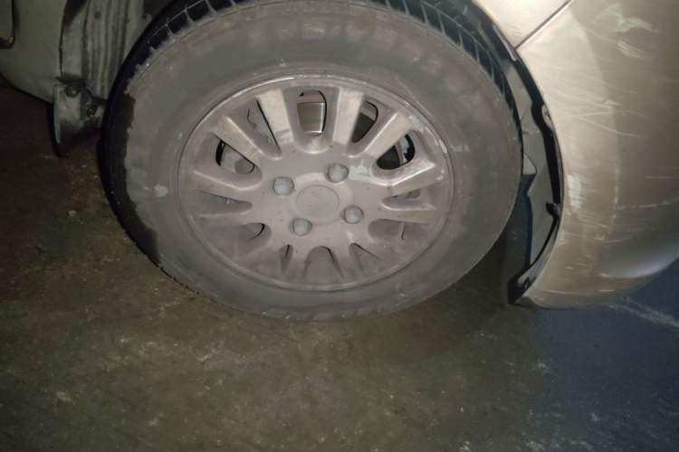 Used Wuling Rongguang V 2016 1.5L Standard Version Right Front Wheel Hub