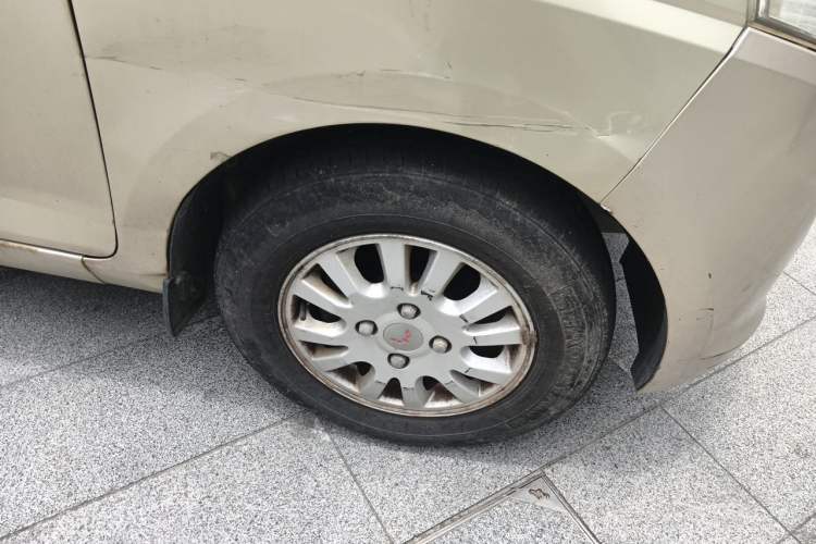 Used Wuling Rongguang V 2016 1.5L Standard Version Right Front Wheel Hub