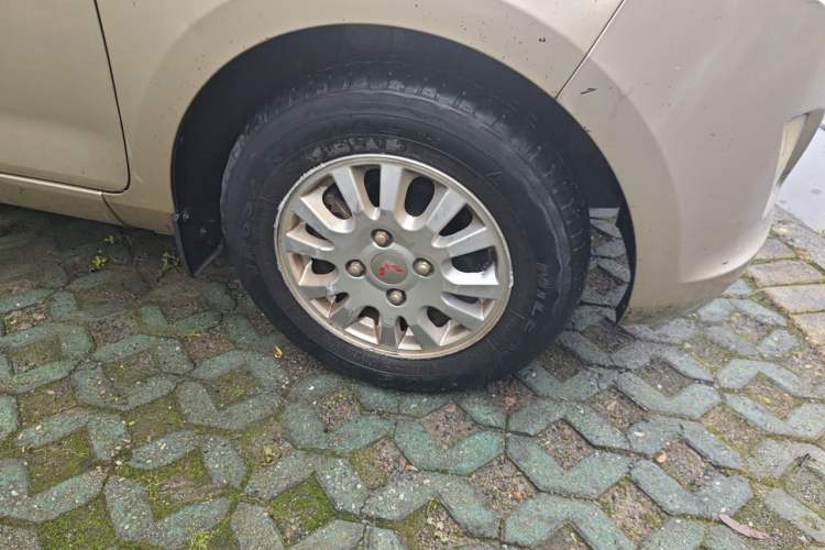 Used Wuling Rongguang V 2016 1.2L Standard Version Right Front Wheel Hub