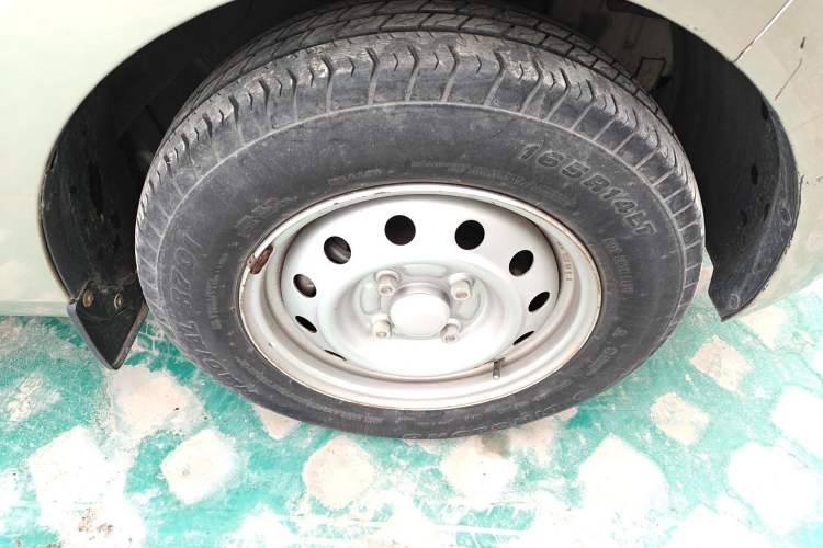 Used Wuling Rongguang V 2016 1.2L Practical Version Right Front Wheel Hub