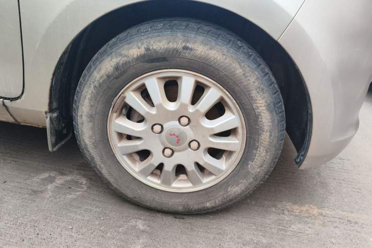Used Wuling Rongguang V 2016 1.5L Standard Version Right Front Wheel Hub