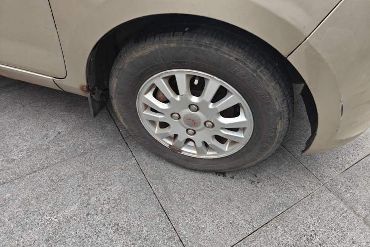 Used Wuling Rongguang V 2016 1.5L Standard Version Right Front Wheel Hub