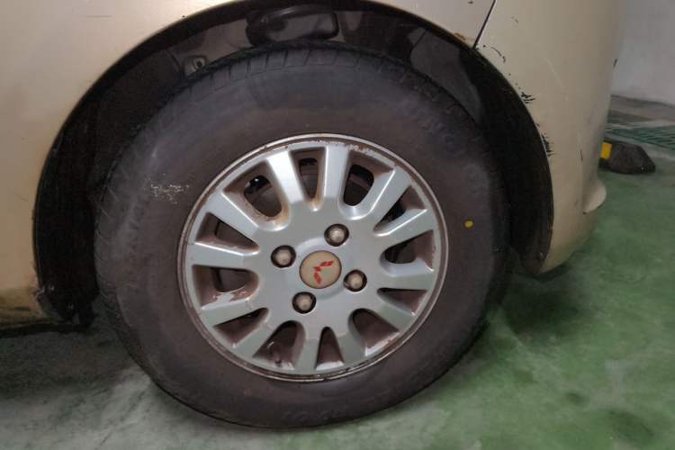 Used Wuling Rongguang V 2016 1.5L Standard Version Right Front Wheel Hub