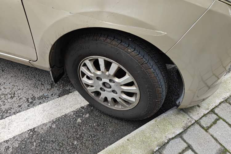 Used Wuling Rongguang V 2016 1.5L Practical Version Right Front Wheel Hub