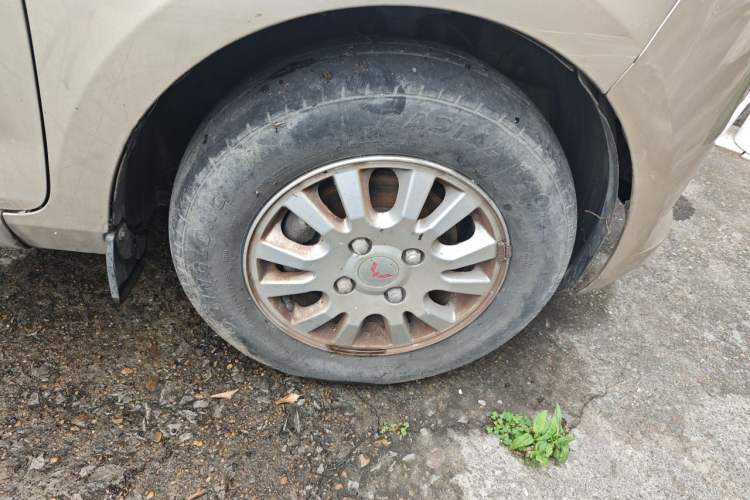 Used Wuling Rongguang V 2016 1.5L Standard Version Right Front Wheel Hub