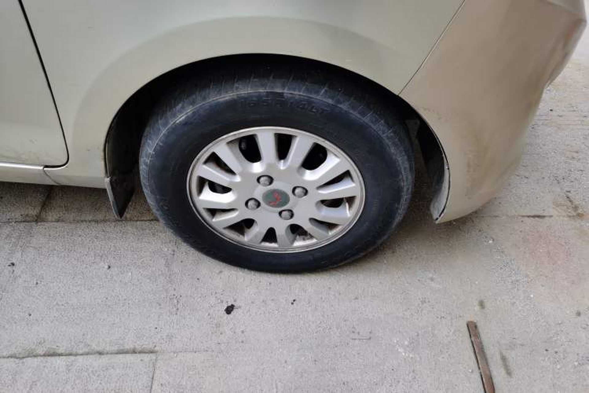 Used Wuling Rongguang V 2016 1.5L Standard Version Right Front Wheel Hub