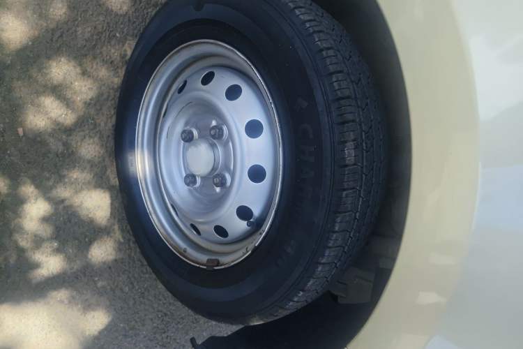 Used Wuling Rongguang V 2016 1.2L Practical Model Non-Power-Assisted Right Front Wheel Hub