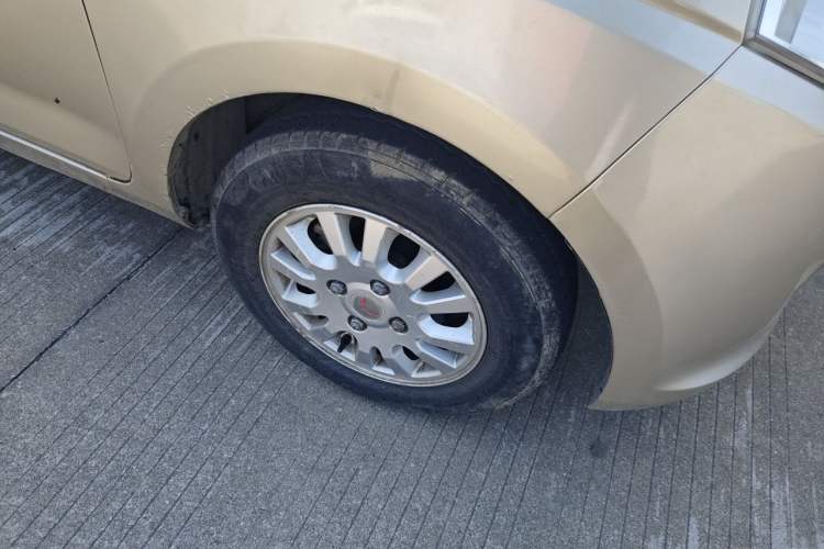 Used Wuling Rongguang V 2016 1.5L Standard Version Right Front Wheel Hub