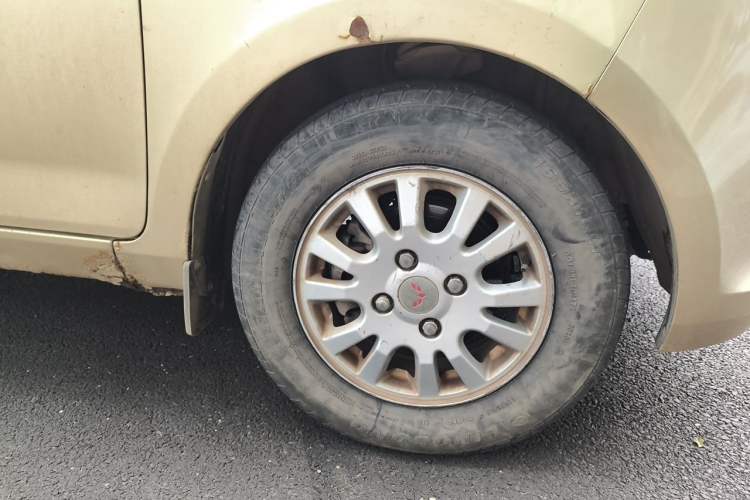 Used Wuling Rongguang V 2016 1.5L Standard Version Right Front Wheel Hub