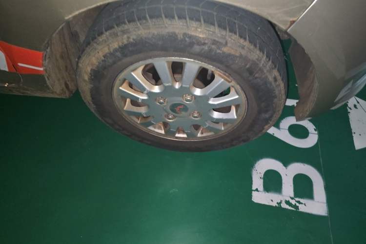 Used Wuling Rongguang V 2016 1.5L Standard Version Right Front Wheel Hub