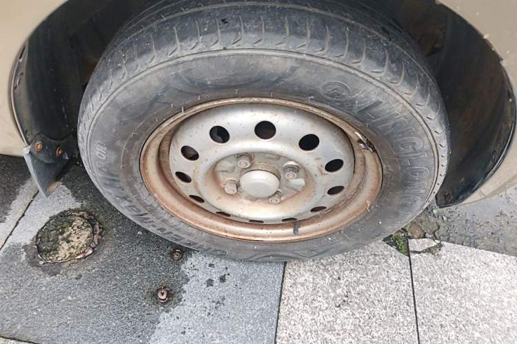 Used Wuling Rongguang V 2016 1.5L Practical Version Right Front Wheel Hub