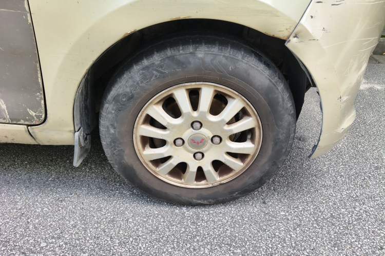 Used Wuling Rongguang V 2016 1.2L Standard Version Right Front Wheel Hub