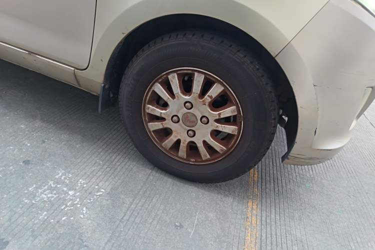Used Wuling Rongguang V 2016 1.5L Practical Version Non-Power-Assisted Right Front Wheel Hub
