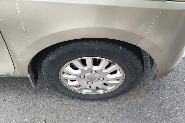 Used Wuling Rongguang V 2016 1.2L Standard Version Right Front Wheel Hub