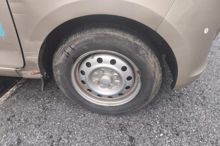 Used Wuling Rongguang V  Right Front Wheel Hub