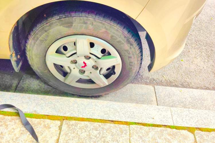Used Wuling Rongguang V 2016 1.2L Practical Version Right Front Wheel Hub