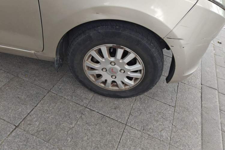Used Wuling Rongguang V 2016 1.5L Standard Version Right Front Wheel Hub