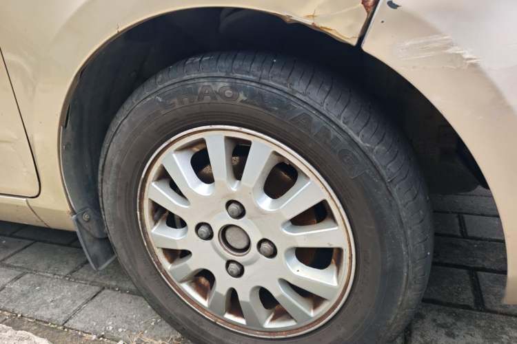 Used Wuling Rongguang V 2016 1.5L Standard Version Right Front Wheel Hub