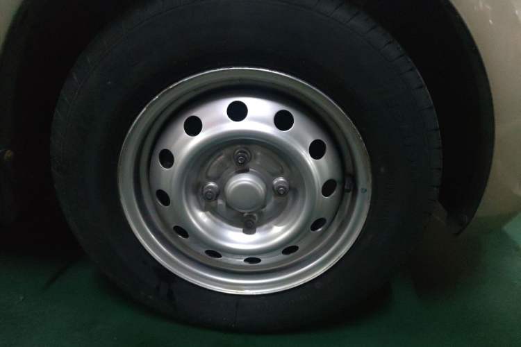 Used Wuling Rongguang V 2016 1.2L Practical Version Right Front Wheel Hub