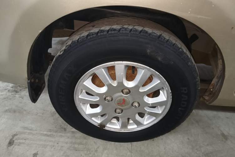 Used Wuling Rongguang V 2016 1.5L Standard Version Right Rear Wheel Hub